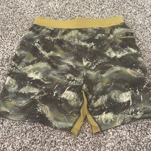 Lululemon Men’s Yellow Linerless Shorts Size L Large